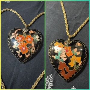 VINTAGE CLOISENNÉ HEART PENDANT BIG!!! ON GOLD TONE CHAIN. Excellent condition